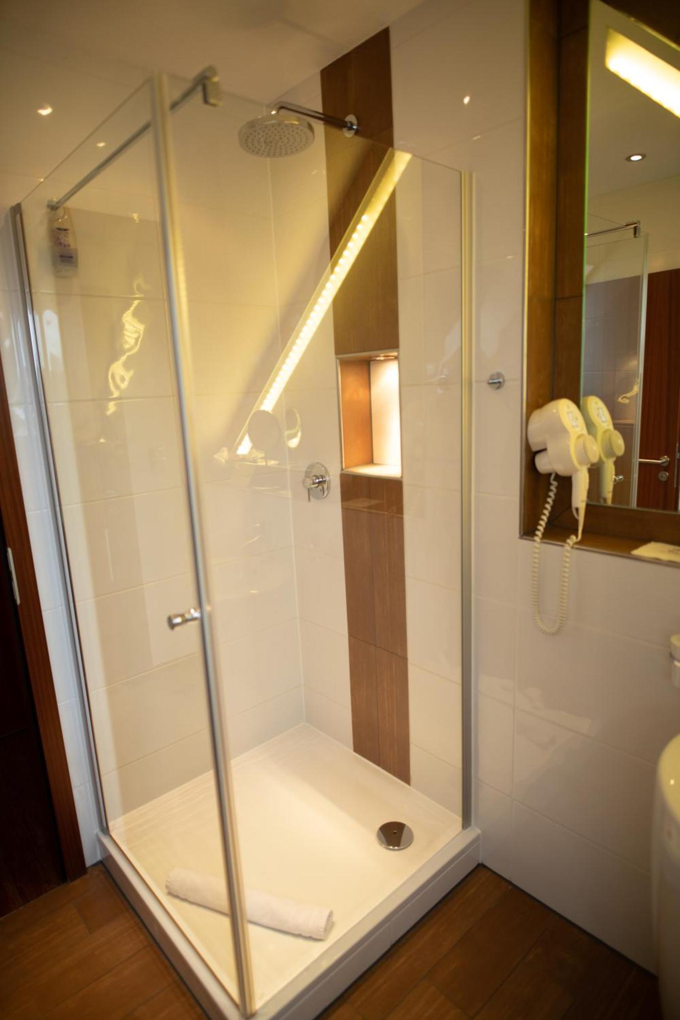 Vier Jahreszeiten Rooms Husum  Екстер'єр фото